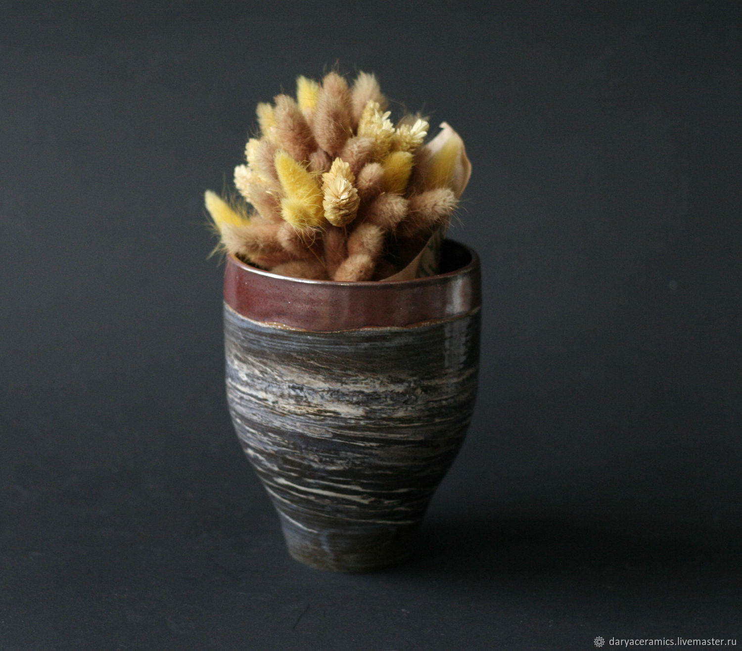 Керамическая вазочка из двух контрастных глин