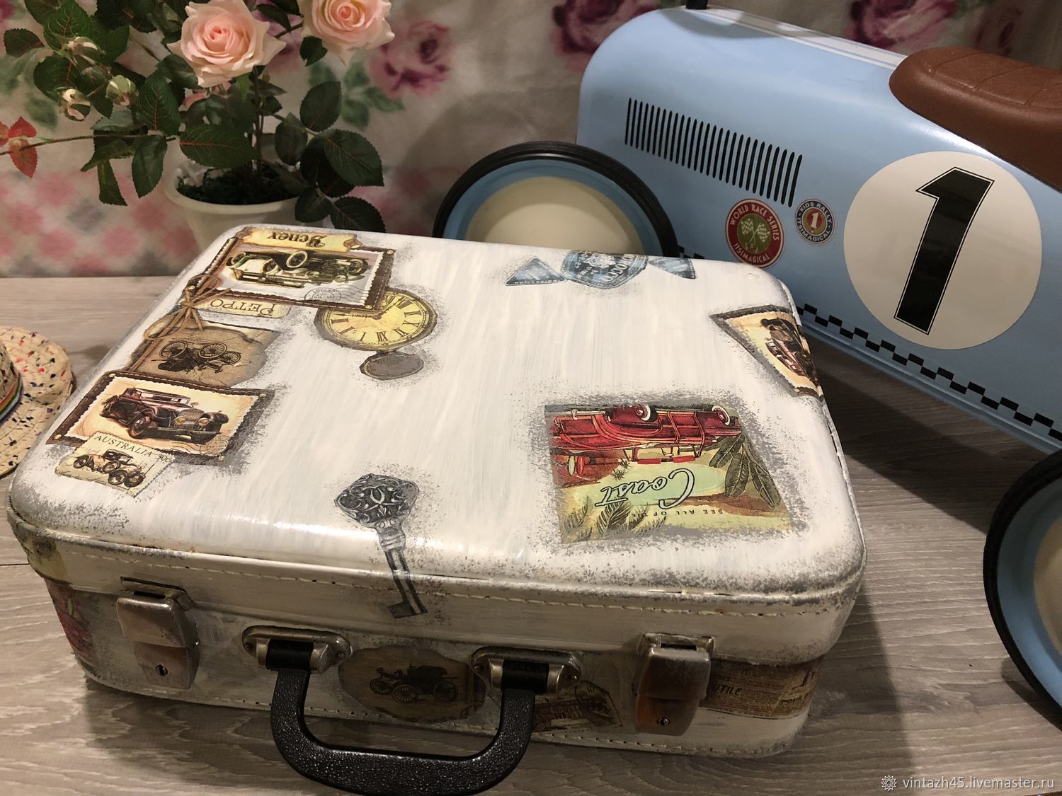 Винтажный чемодан для юного путешественника
