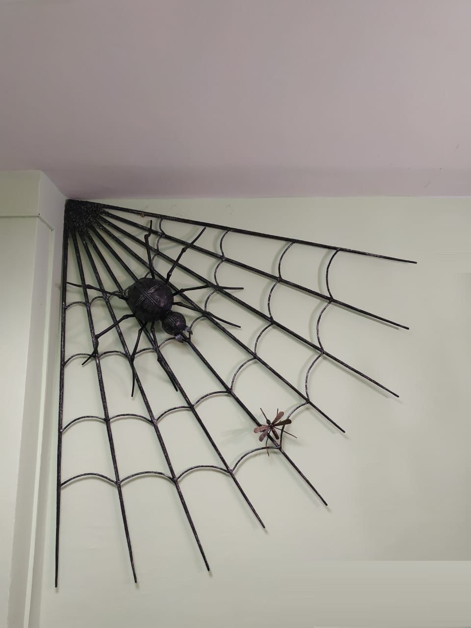 Кованая паутина с пауком