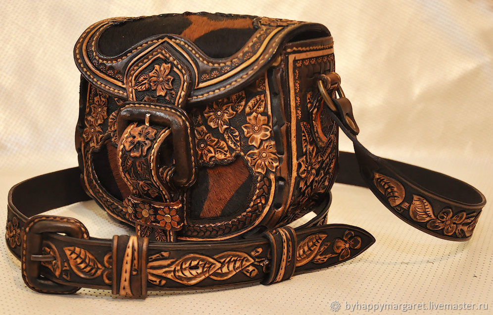 Кожаная цветочная сумочка со вставками натурального меха