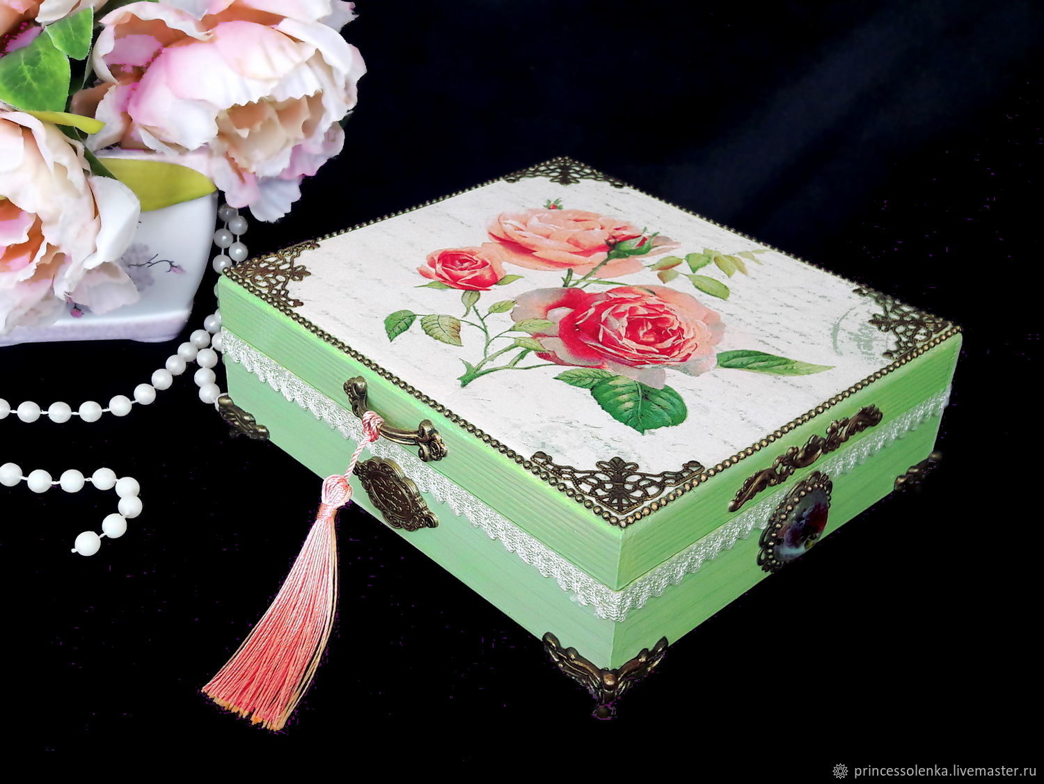 «Розы и зеленые письмена» Шкатулка для украшений, чая, рукоделия
