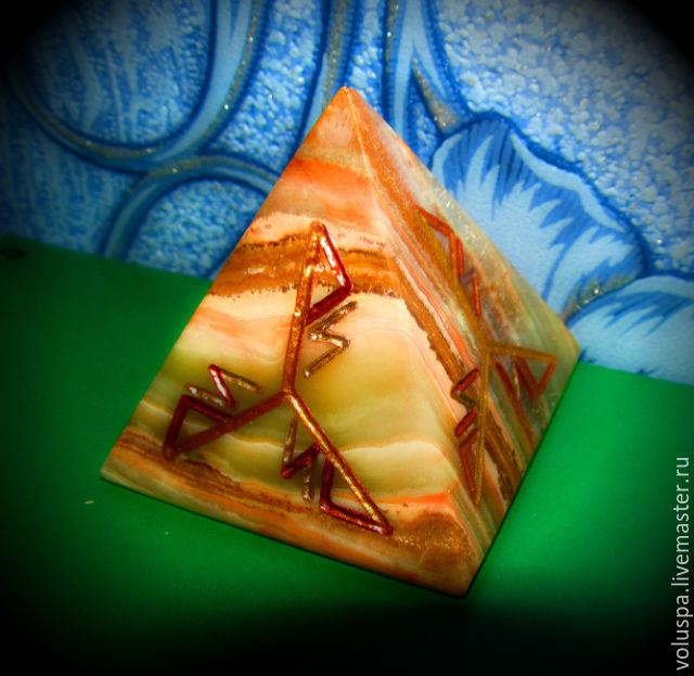 "Универсальный Улучшитель",пирамида-талисман,с рунескриптами