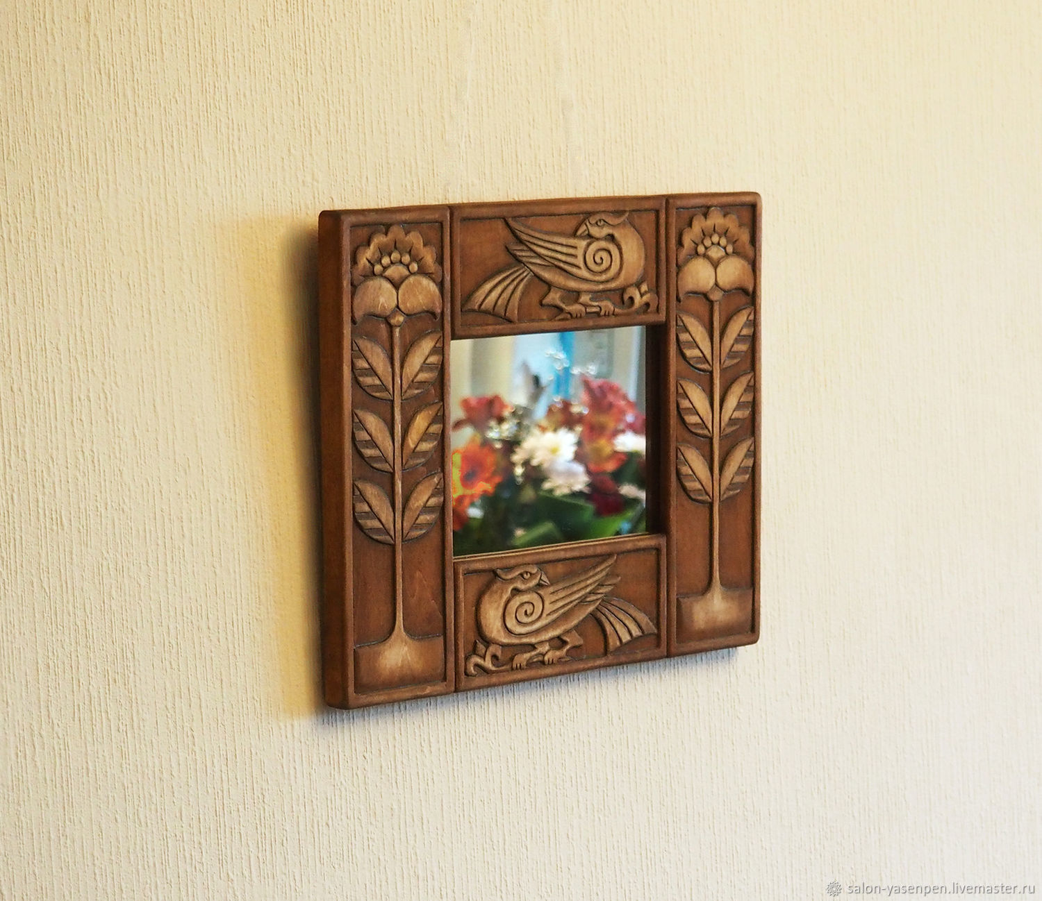 "Русский сад" зеркало в деревянной резной рамке