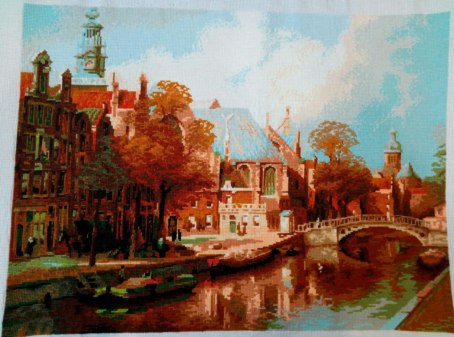 Амстердам.  Картина крестом