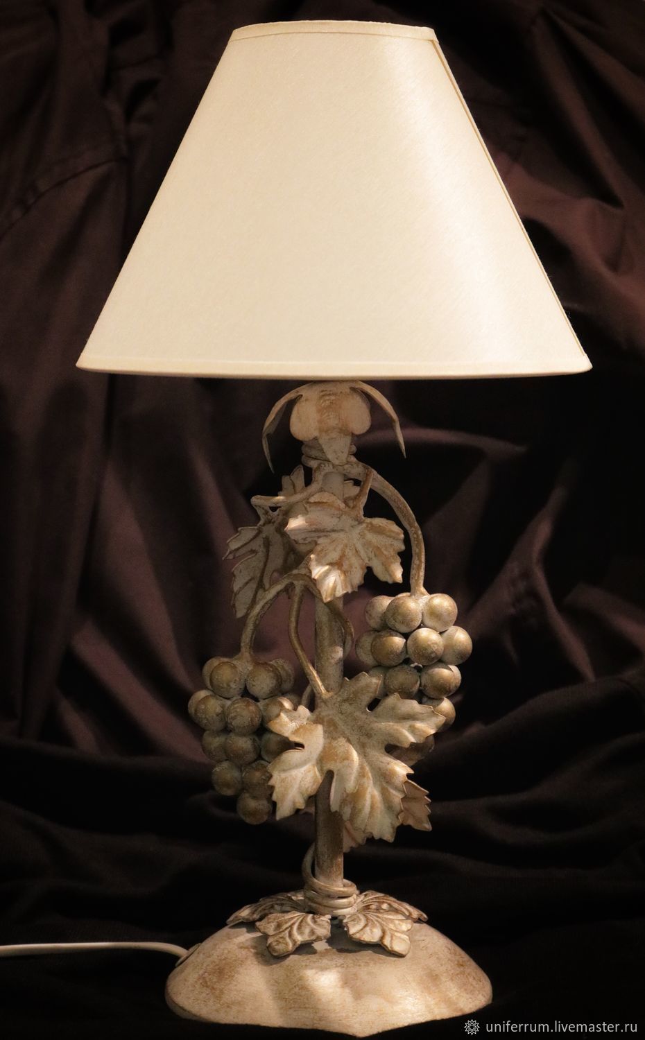Кованая  настольная лампа «Виноград»