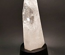 Высокий кристалл горного хрусталя природный