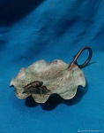 Пепельница, лоток в форме листика с жуком