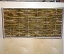 Плетень-панно из лозы в рамке из не очищенных палок