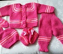 Теплый вязаный костюм для новорожденной девочки