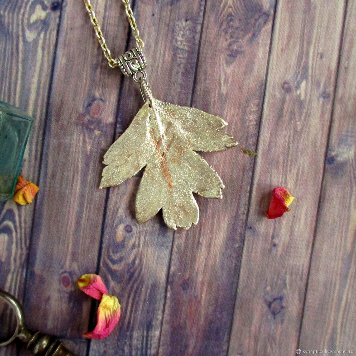 Руна Феху на серебряном листе боярышника (гальваника)