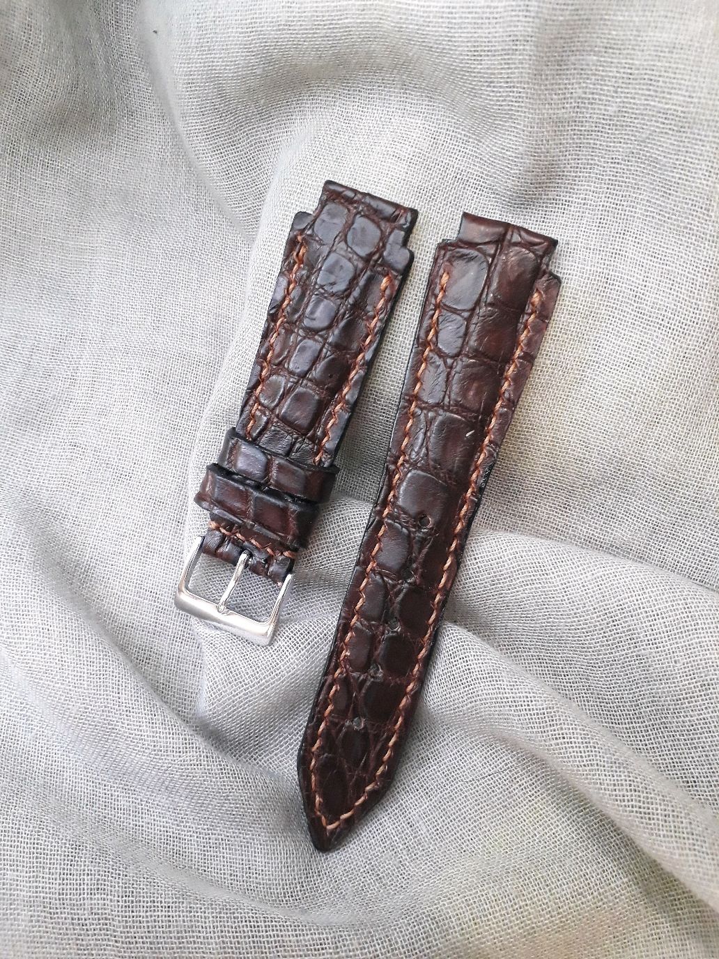 Ремешок для часов коричневого цвета из натуральной кожи крокодила