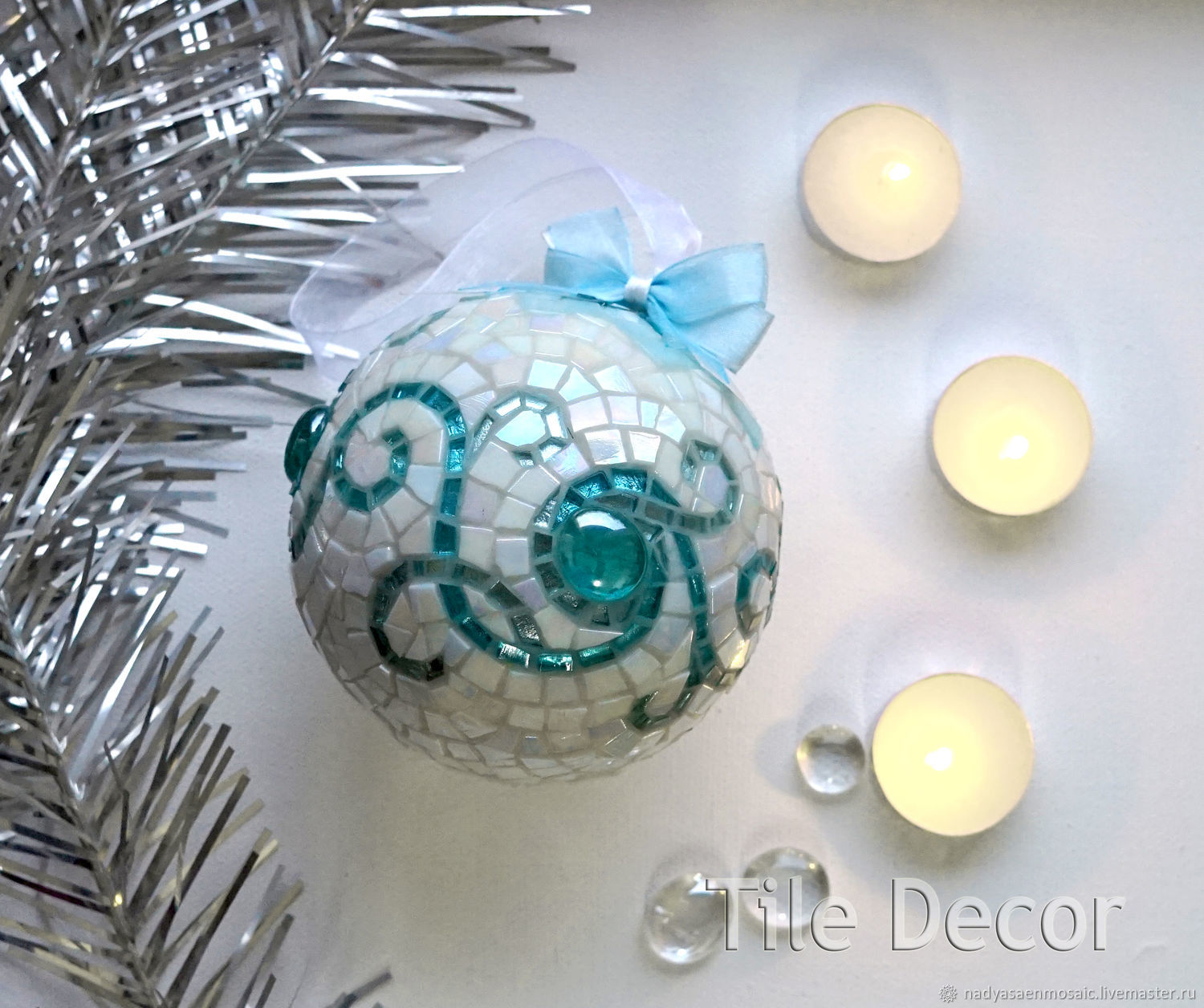 Новогодний коллекционный шар из мозаики Бирюза