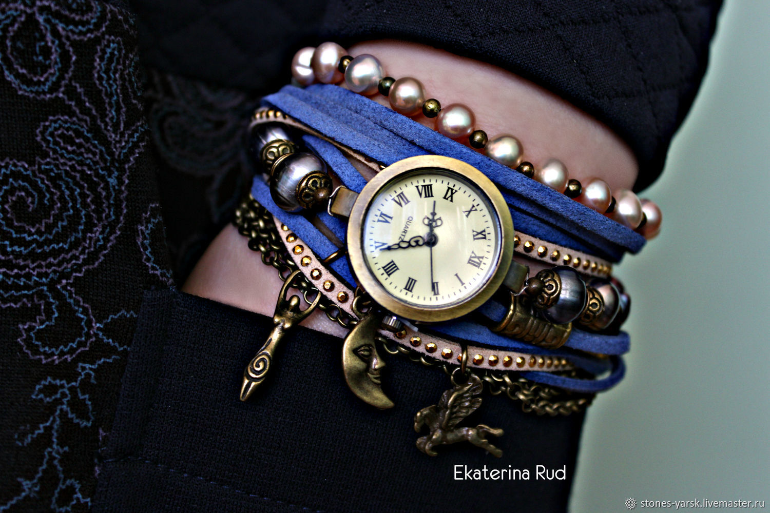 Часы кварцевые,замшевые наручные женские с жемчугом"Жемчужное время"