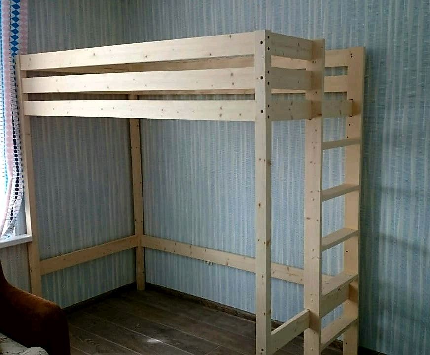 Кровать-чердак из массива