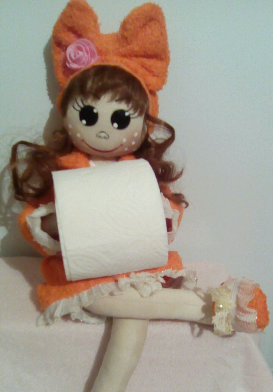 кукла-держатель туалетной бумаги или бумажных полотенец "Кудряшка"