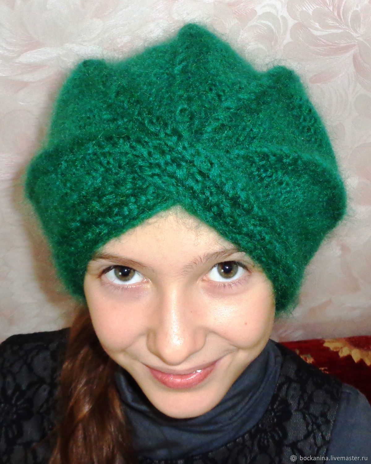 Женская шапка- чалма, спицами из мохера, зелёная