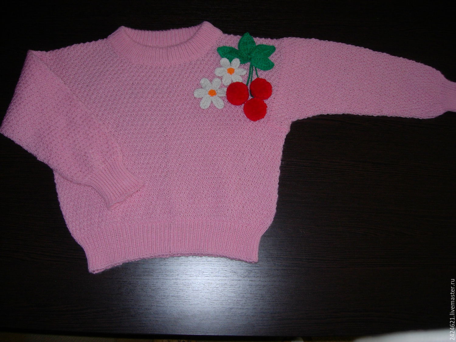 Пуловер для девочки "Вишенки"