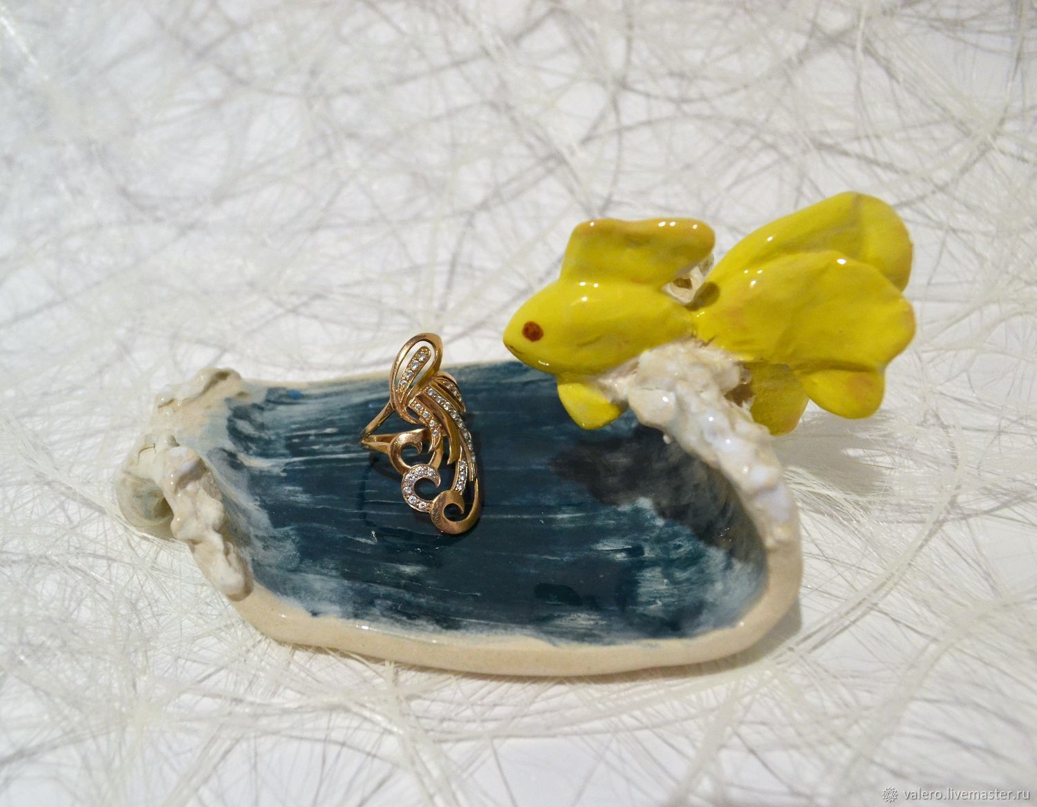 Керамика тарелочка Золотая рыбка