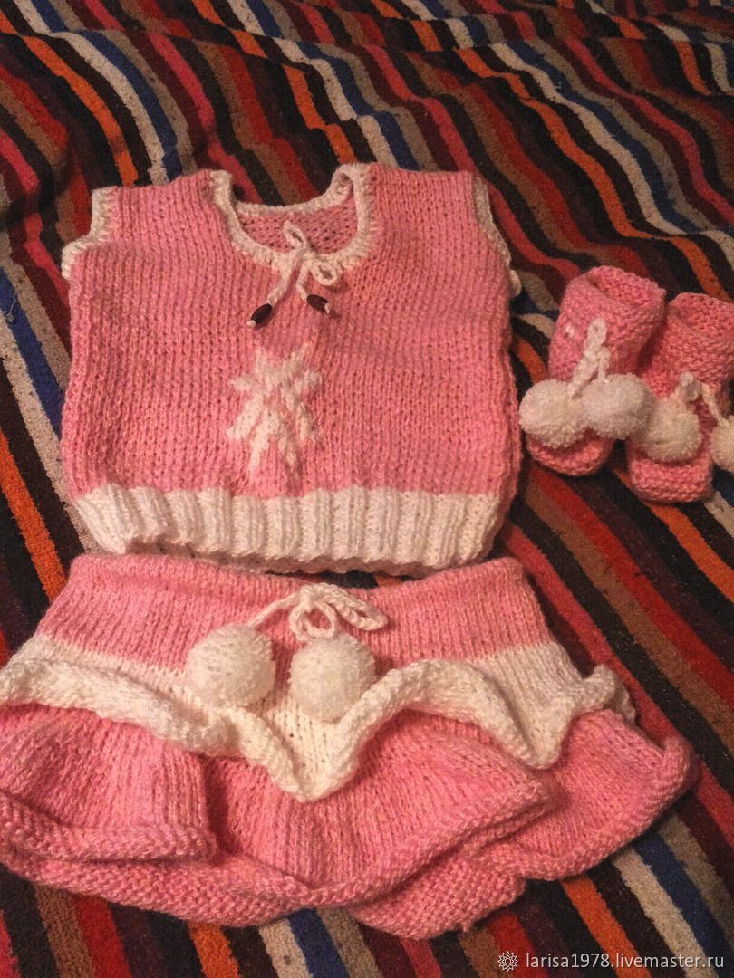 Комплект вязаный для девочки: топ, юбка и пинетки