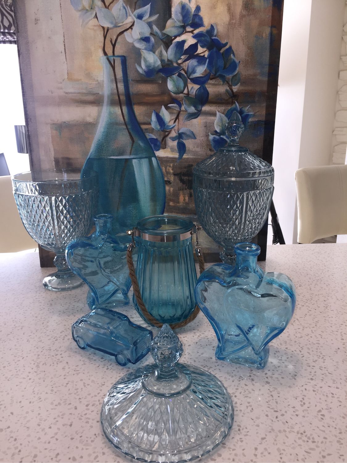 Коллекция голубого стекла 6 предметов ( 2 бонбоньерки, 3 вазы, авто