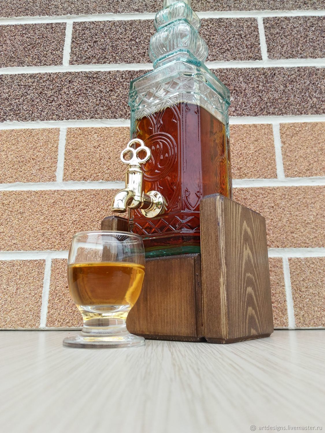 Подарочный набор Бутылка на деревянной подставке + рюмка
