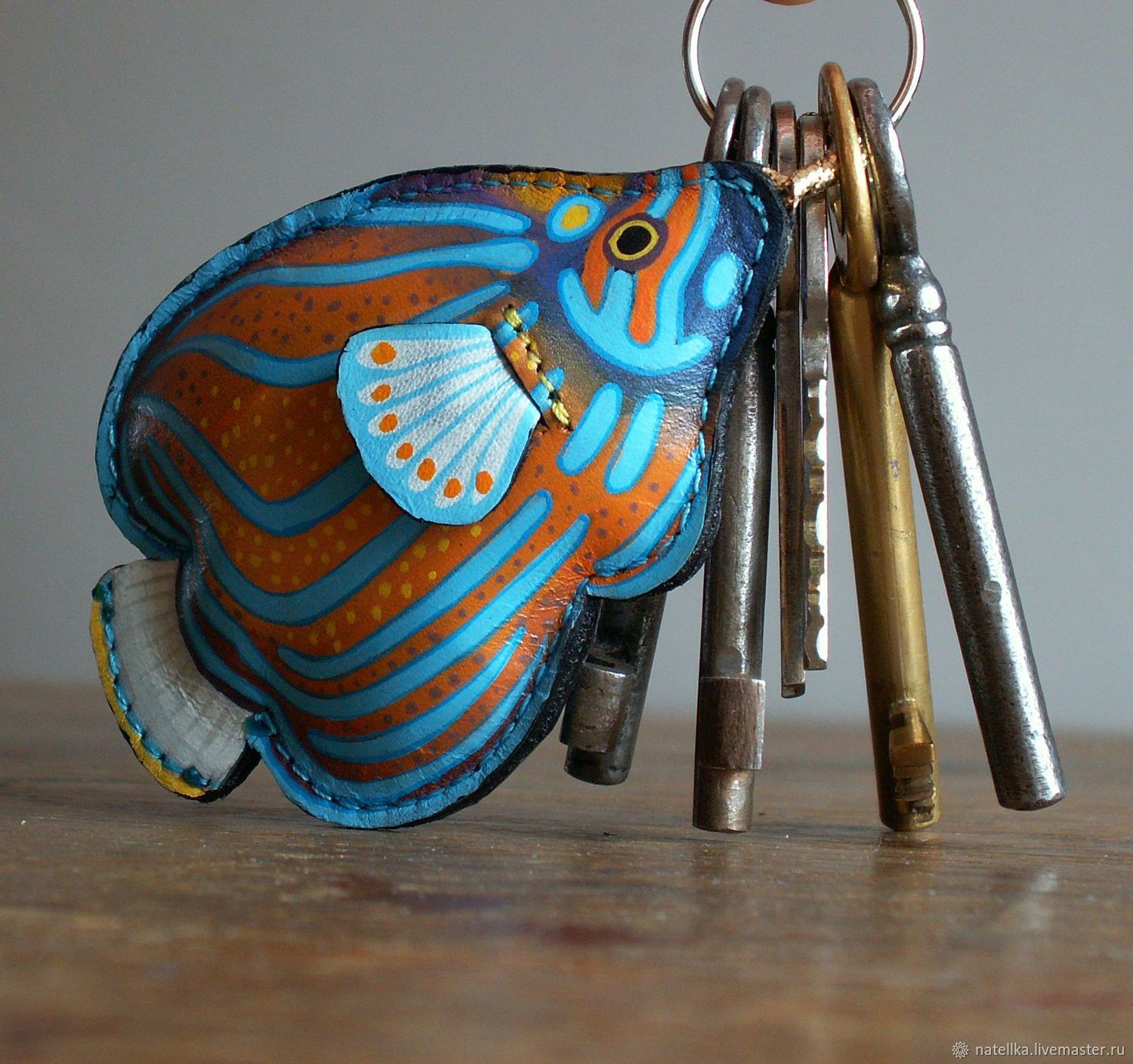 Кожаный брелок на ключи/сумку с ручной росписью Серафим