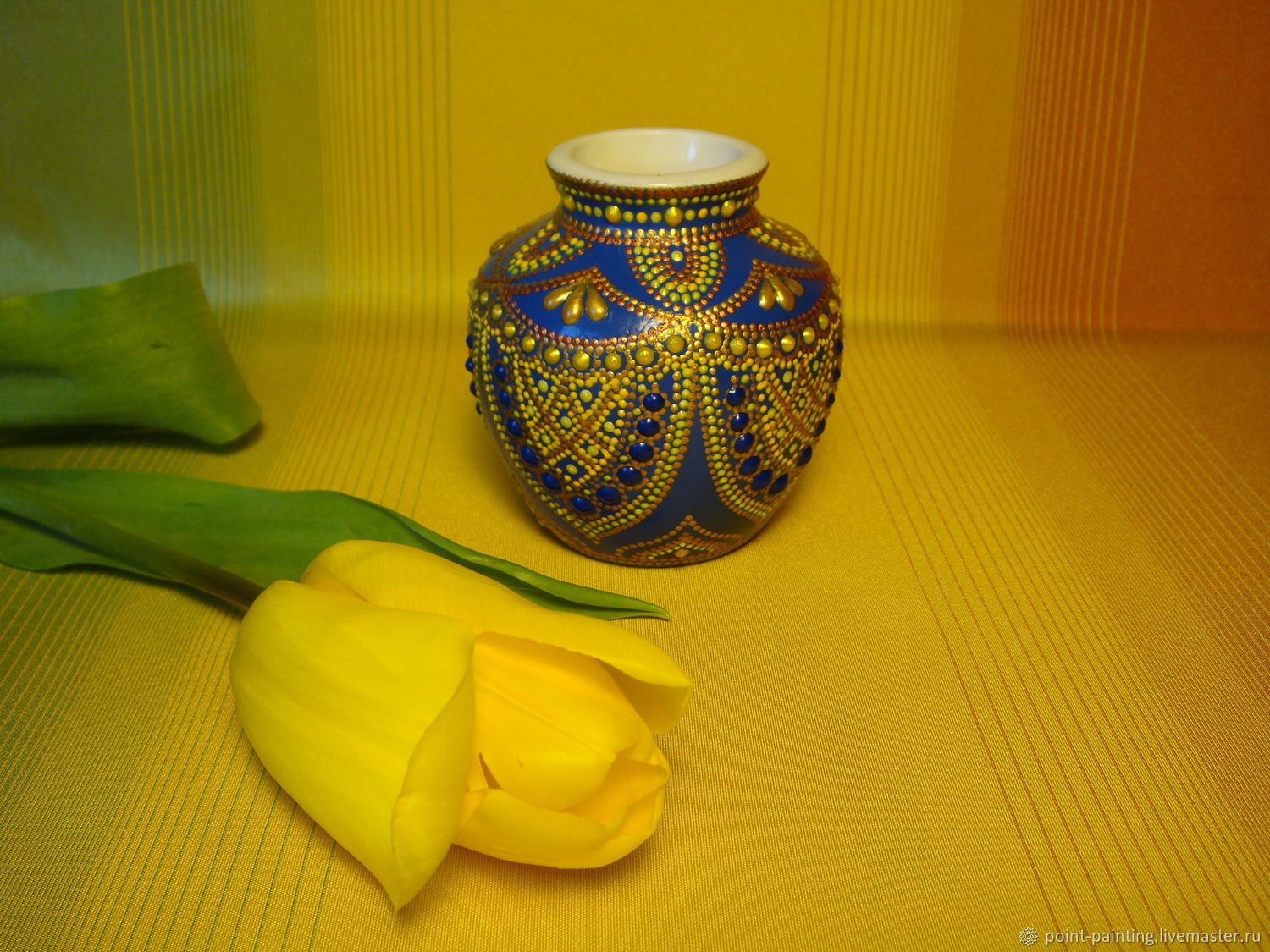 Декоративная ваза 