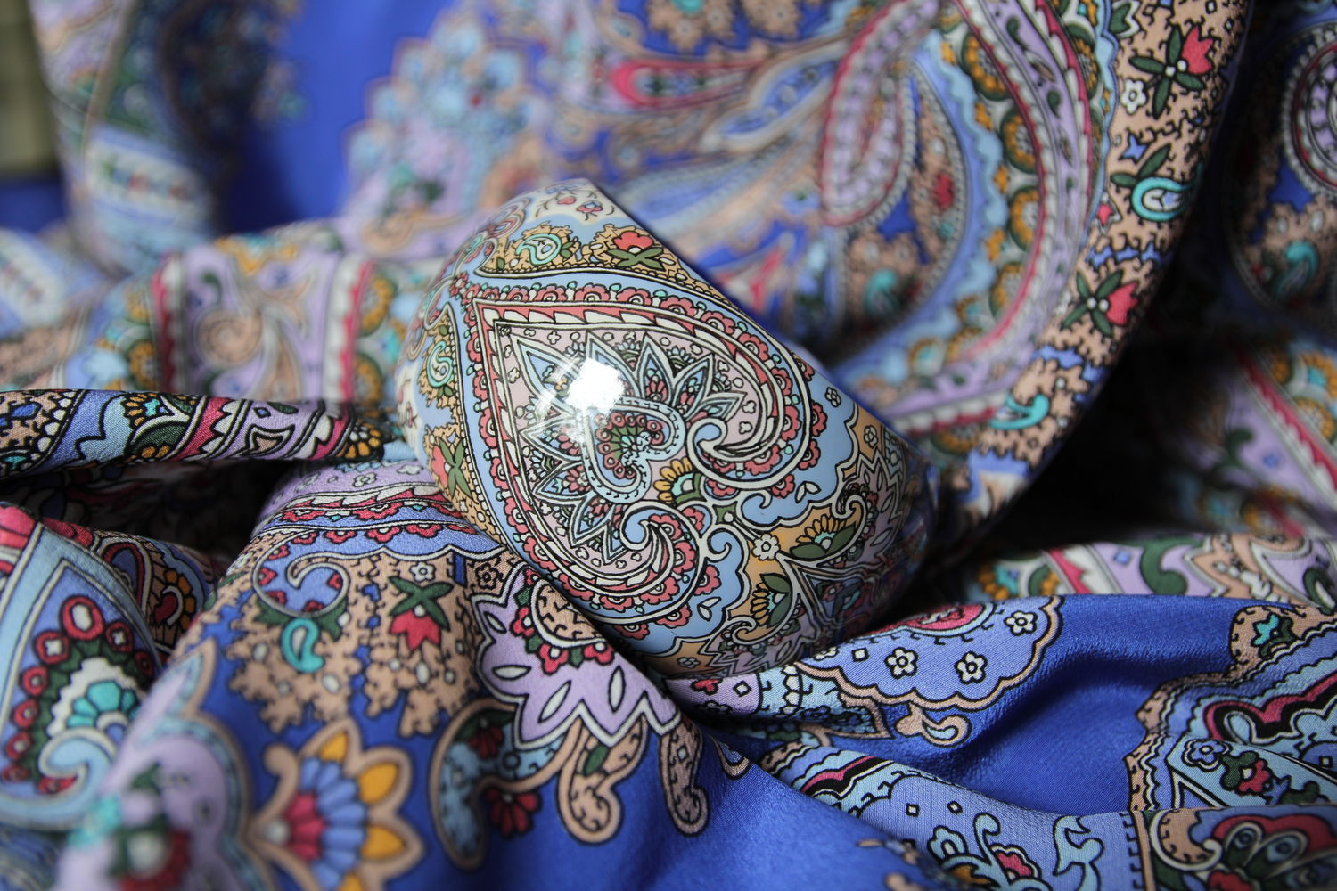 Браслет с ручной росписью под павловопосадский платок