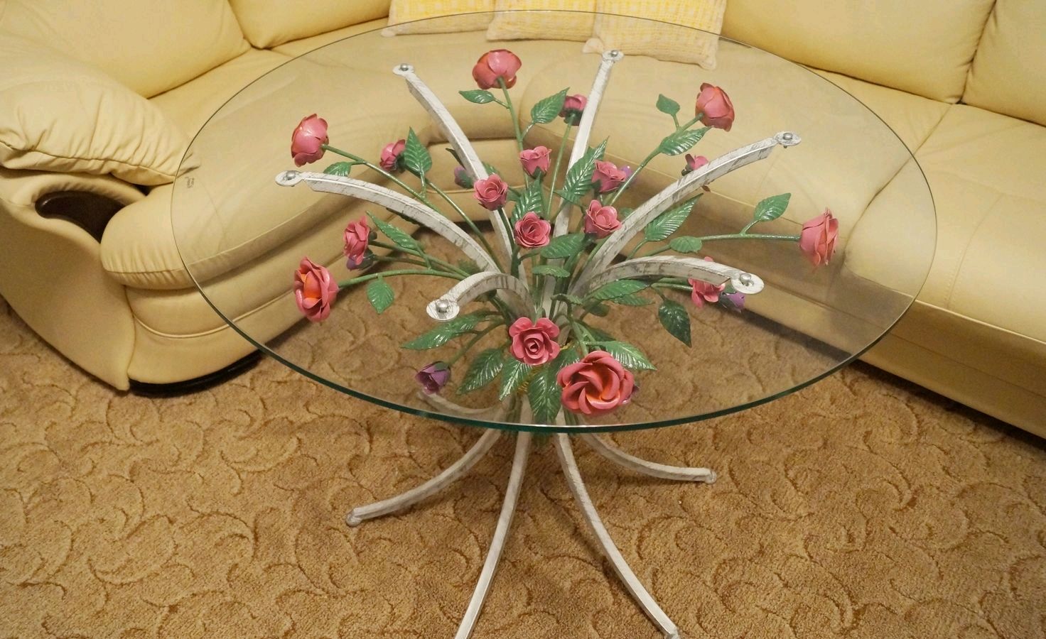 Кованый стол букет роз
