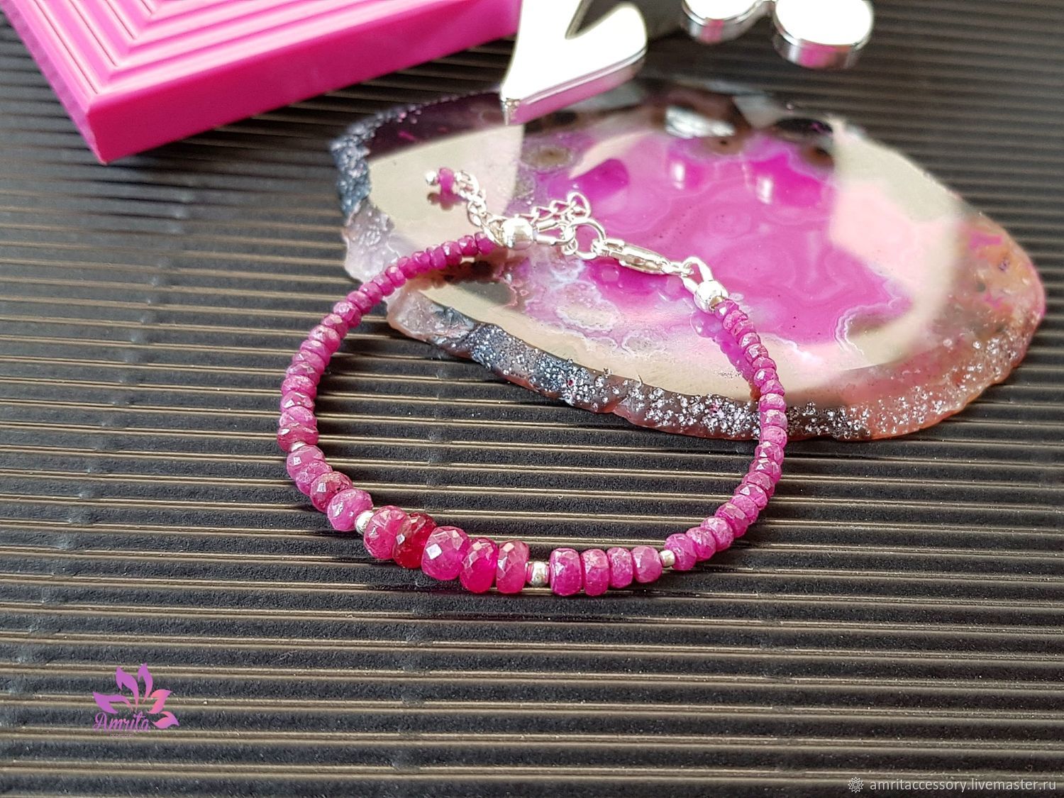 Маленький сочный розовый браслет из натурального рубина
