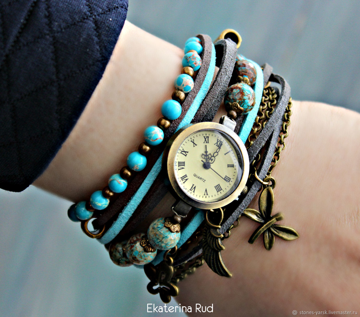 Голубые, женские наручные часы, с яшмой "Порхая над временем"