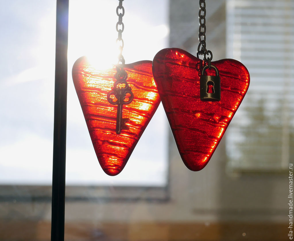 Комплект брелоков из стекла фьюзинг Когда два сердца бьются вместе