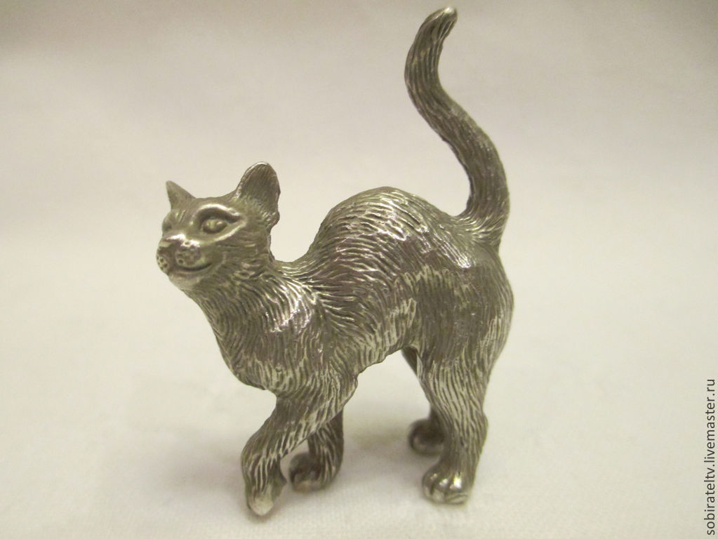 Фигурка:  "Кошка на прогулке". Серебро