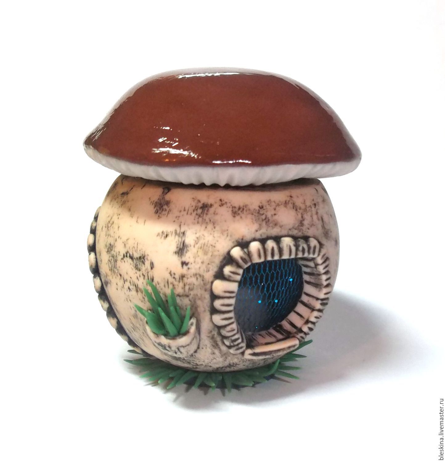 Маленький домик-грибок (шкатулка из полимерной глины)