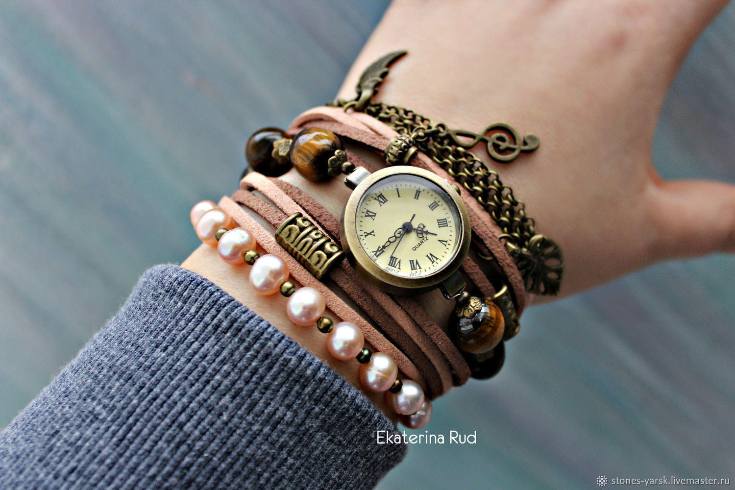 Замшевые женские часы, с натуральным жемчугом "Спокойное время"