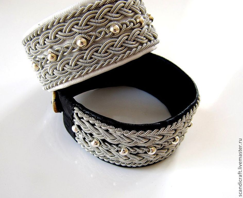 Широкий женский шведский кожаный браслет с серебряными бусинами "Леди"