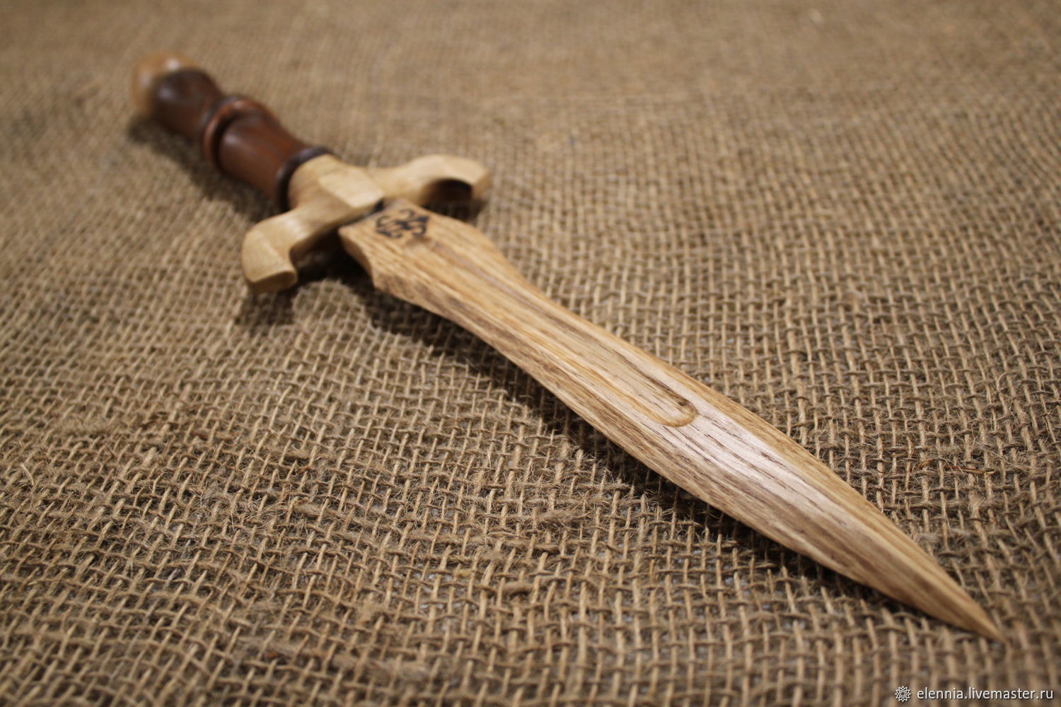 Ритуальный кинжал из дерева. Обрядовый нож Атам для магических практик