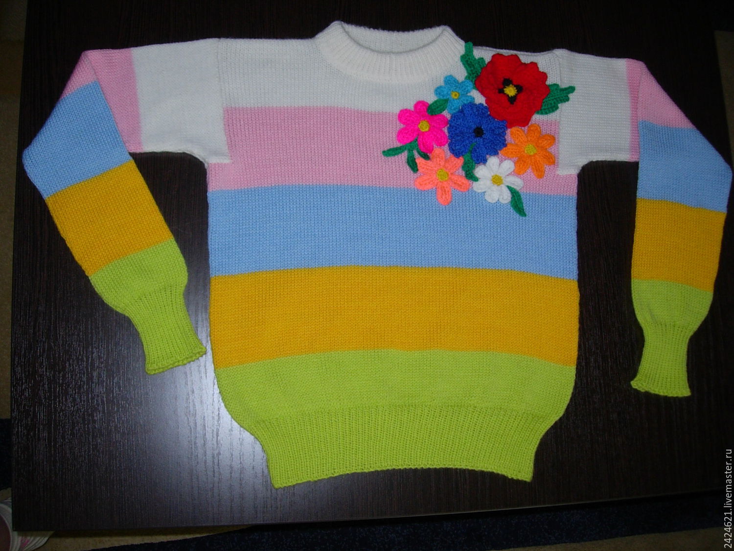 Пуловер вязаный для девочки "Полевые цветы"