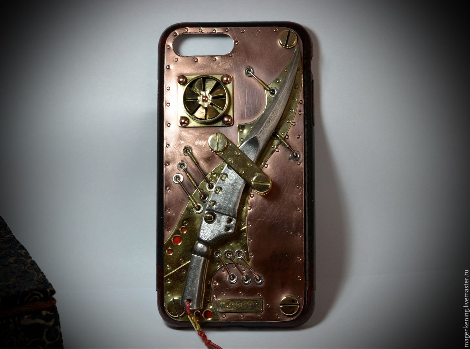 Стимпанк чехол " NOUN ",  iPhone 7+ , с заколкой из дамасской стали