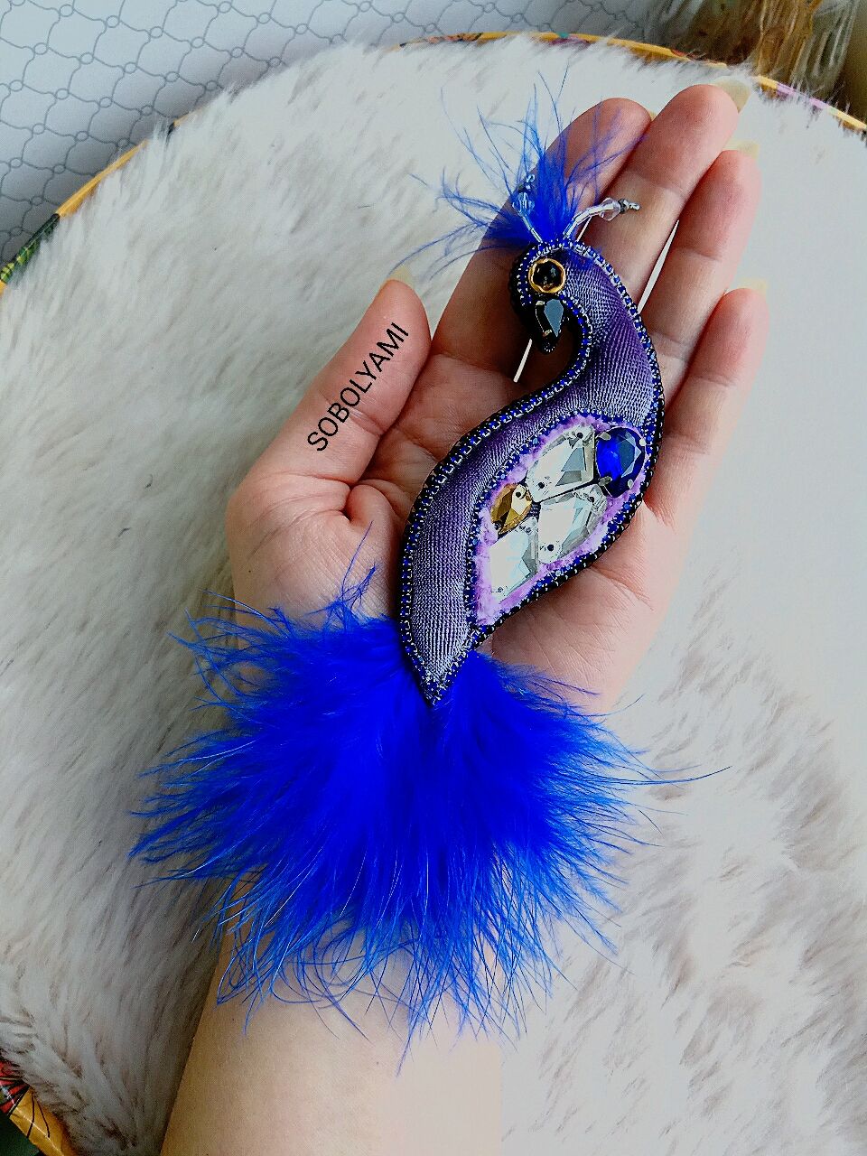 Птица счастья- вышитая брошь с перьями, бархат, кристаллы - Сайт авторских работ HandHobby.ru