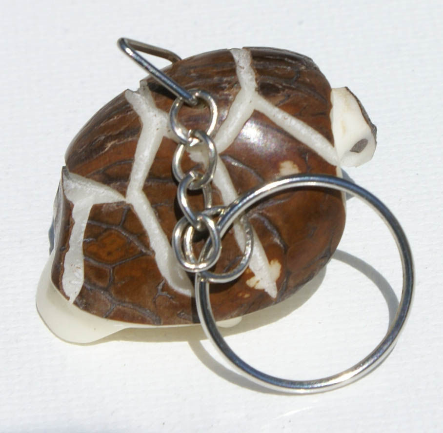 Черепаха, брелок с фигуркой, выточенной вручную из ореха тагуа
