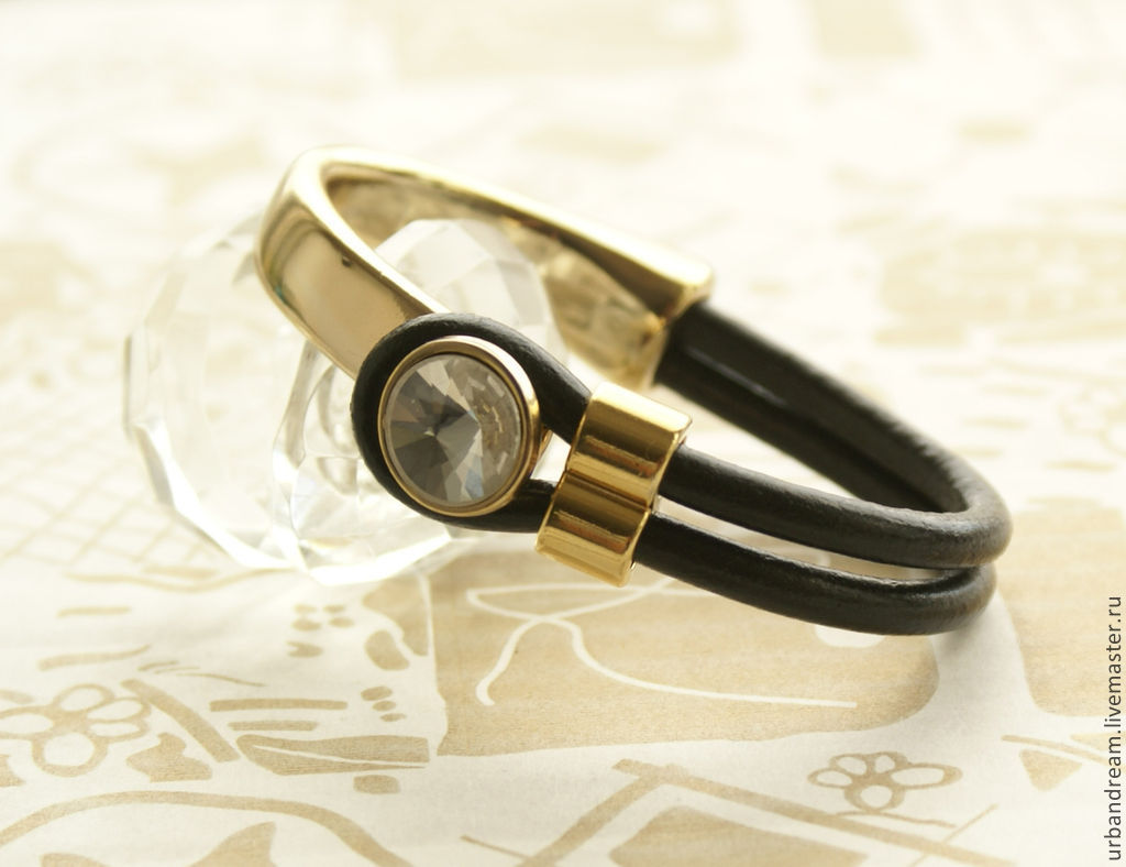 Кожаный браслет в золоте с   кристаллом SWAROVSKI