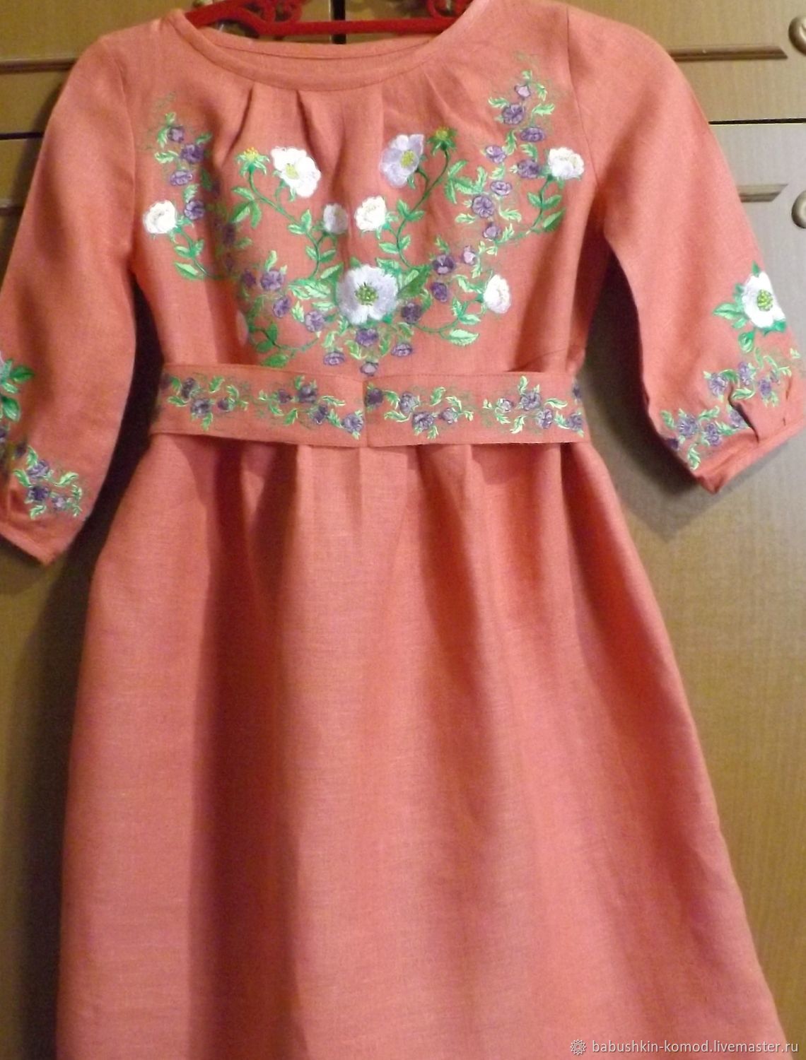Детское вышитое платье "Розовый сад" ДП4-132