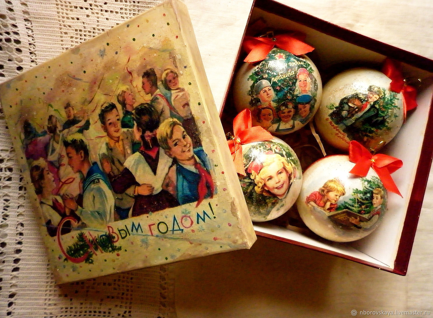 Набор новогодних шаров в коробке С пионерским приветом из СССР