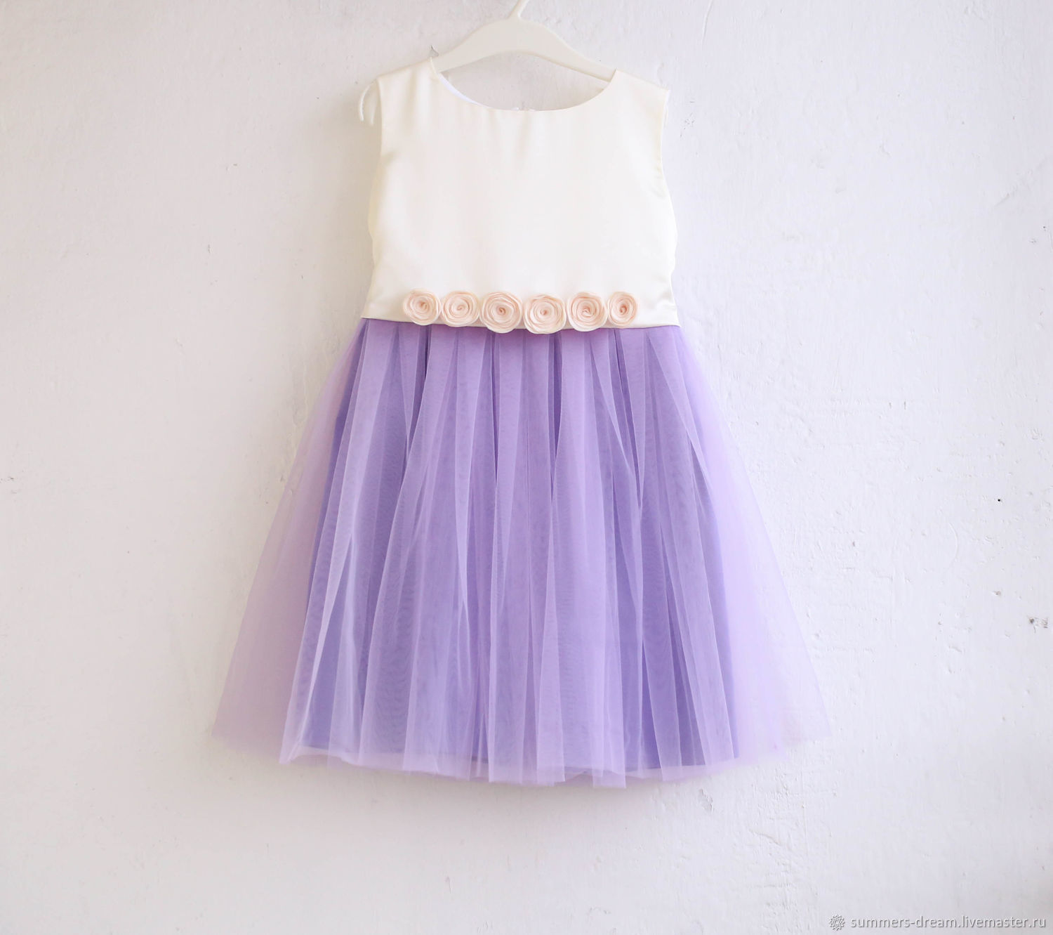 Нарядное платье для девочки с цветами