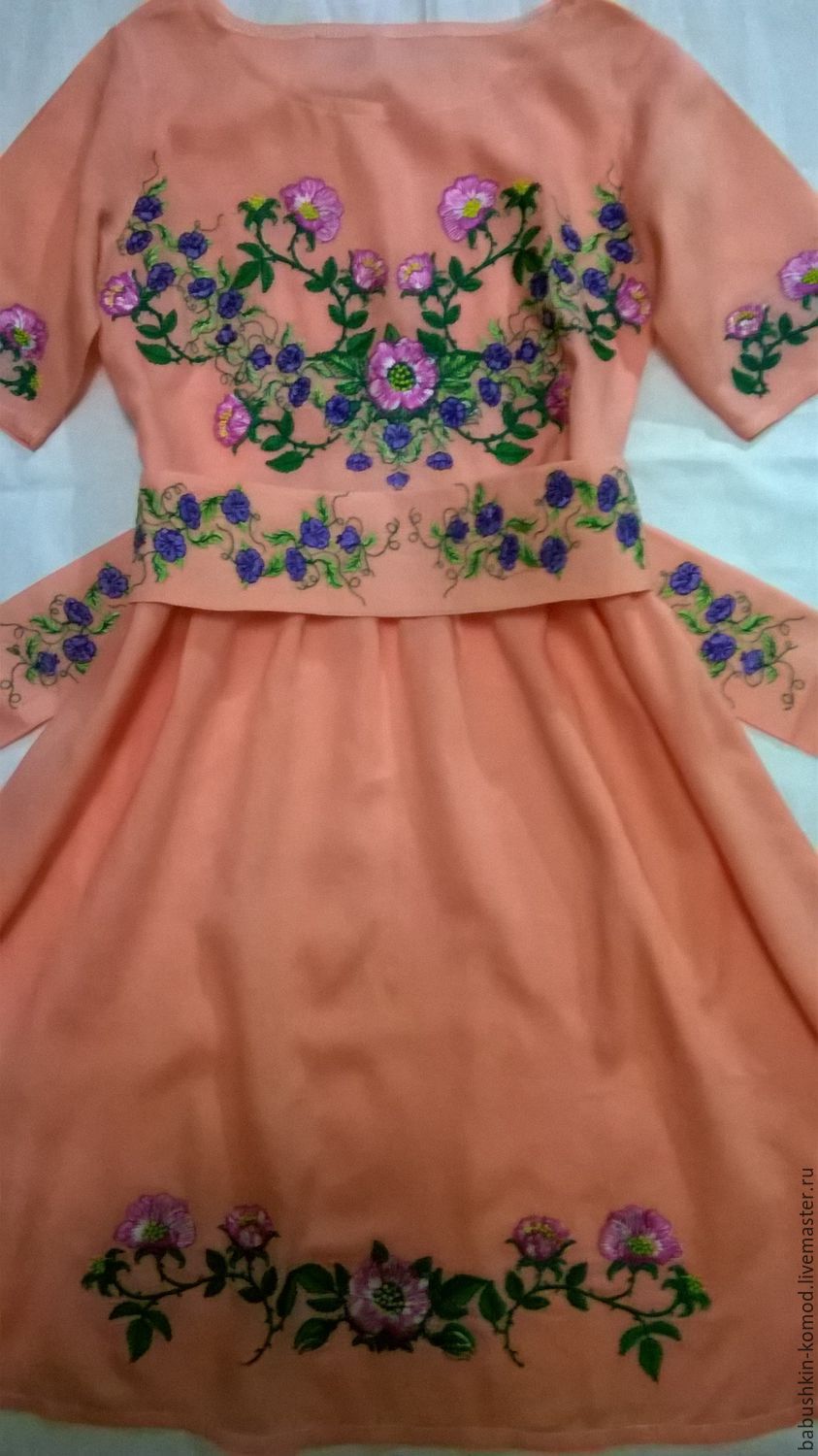 Детское вышитое платье "Розовый сад" ДП3-047