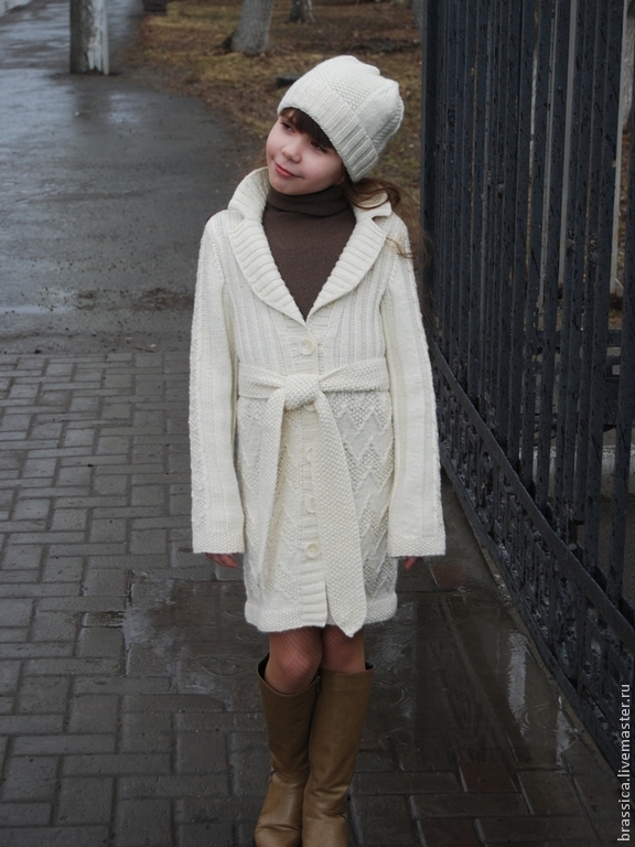 Пальто вязаное для девочки Sara