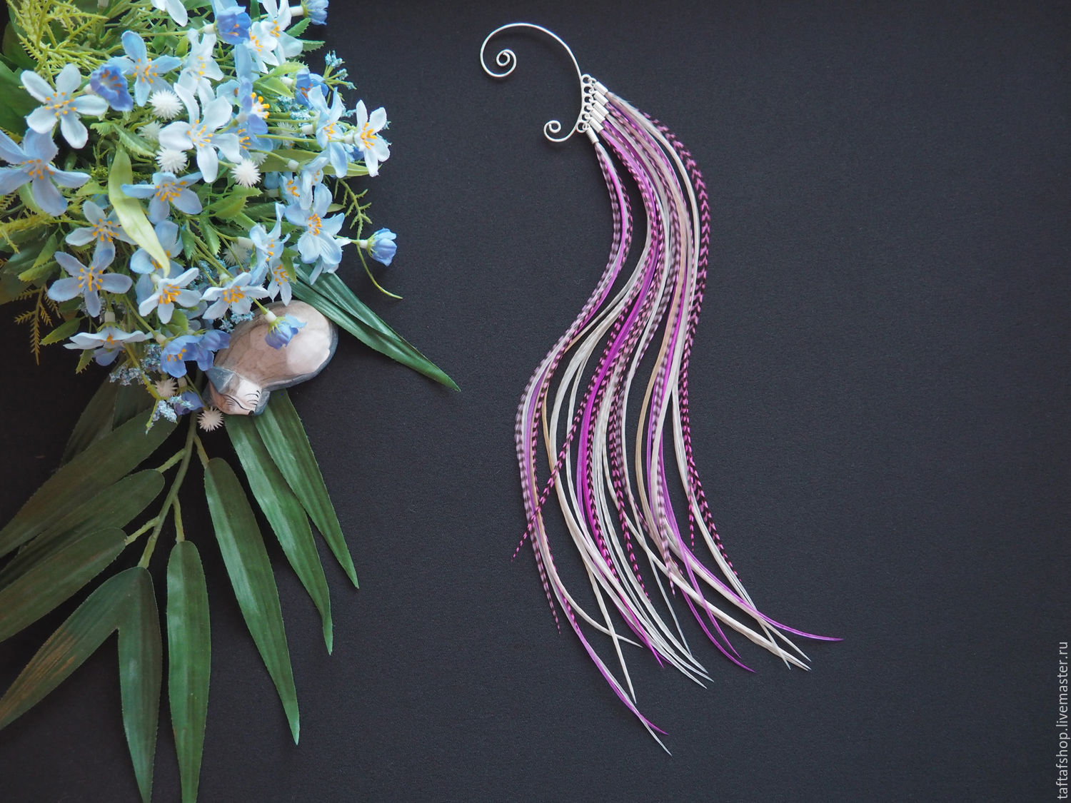 Нежный цветок - розовый кафф с длинными перьями в стиле бохо