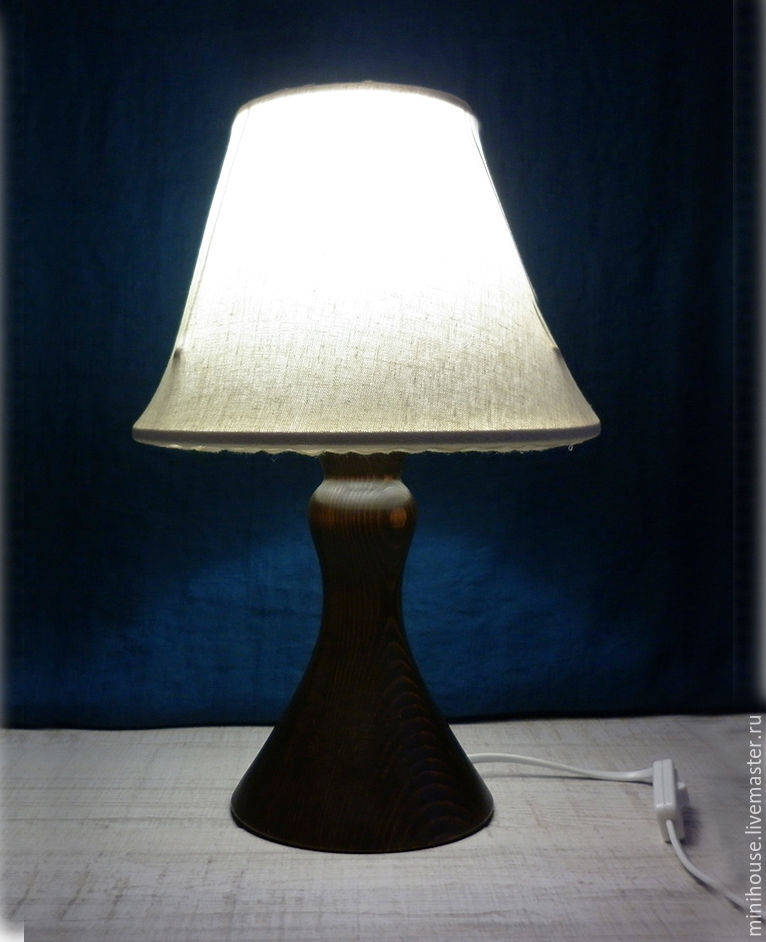 Светильник деревянный, настольная лампа