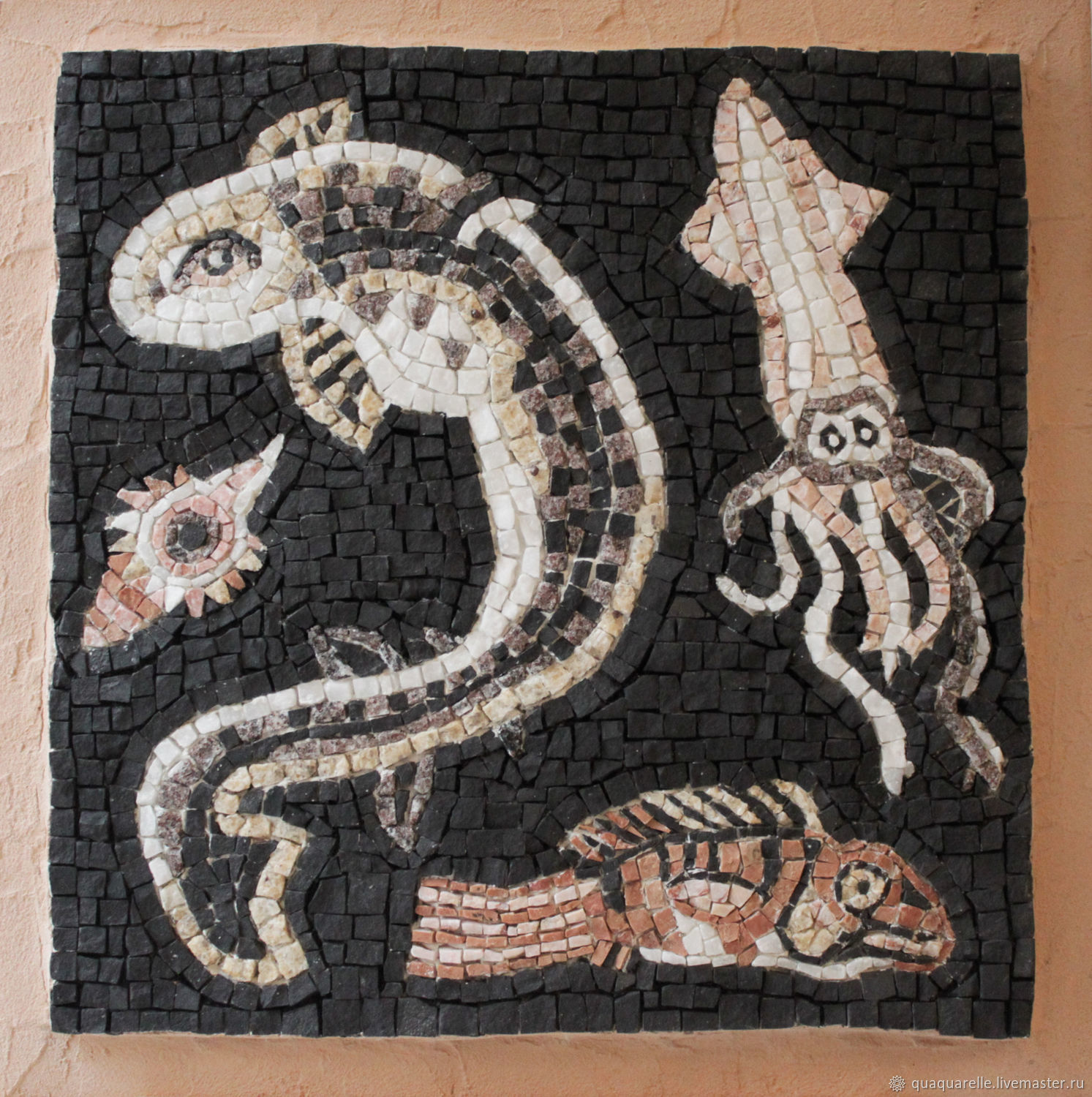 Римская мозаика с рыбами и кальмаром